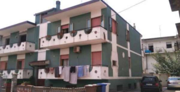 Foto Immobile in asta di 82 m con 1 locale e box auto in vendita a Monasterace