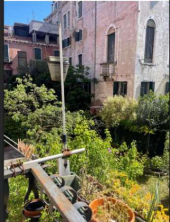 Foto Immobile in asta di 99 m con pi� di 5 locali in vendita a Venezia