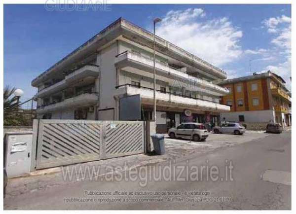 Foto IMMOBILI-IMMOBILE COMMERCIALE-Via bengasi, 20