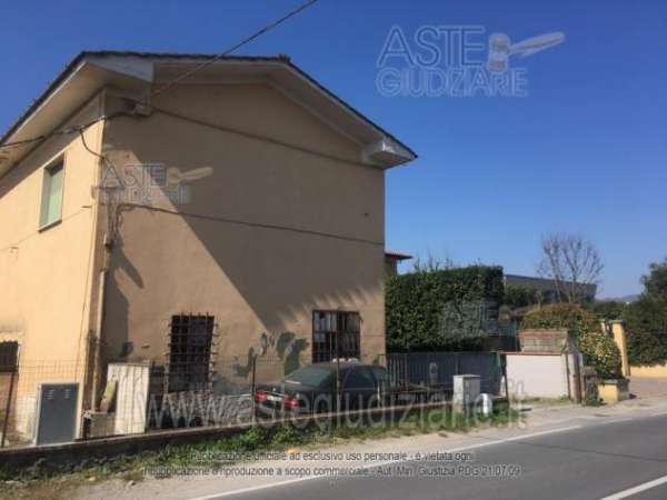Foto IMMOBILI-IMMOBILE COMMERCIALE-Via ponte di monsummano