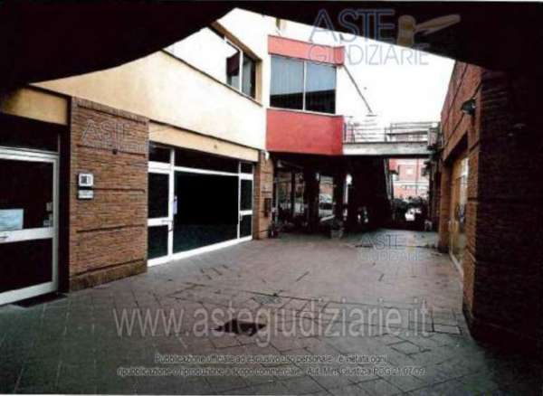 Foto IMMOBILI-IMMOBILE COMMERCIALE-Vocabolo campette, 06059 todi pg, italia