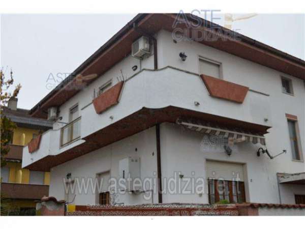 Foto IMMOBILI-IMMOBILE RESIDENZIALE-Via dei liri 6