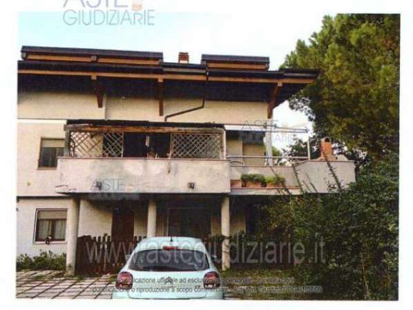 Foto IMMOBILI-IMMOBILE RESIDENZIALE-Via dei tigli, 5