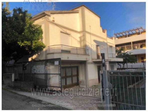 Foto IMMOBILI-IMMOBILE RESIDENZIALE-Via di francesco, 8, 65125 pescara pe, italia