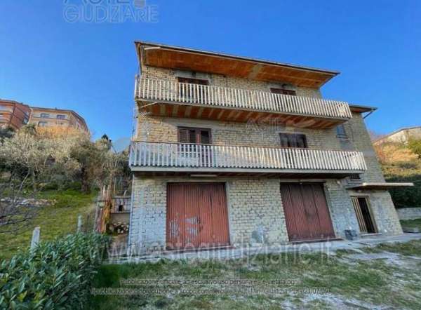 Foto IMMOBILI-IMMOBILE RESIDENZIALE-Via stufa pigna castello, 4