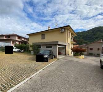Foto in Vendita, pi� di 6 Locali, 166 mq, Chiampo