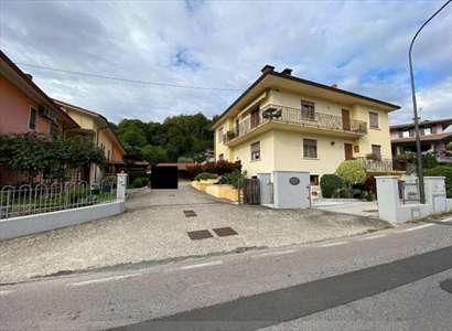 Foto in Vendita, pi� di 6 Locali, 214 mq, Chiampo