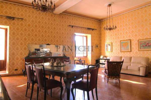Foto Intera propriet - palazzo nel centro storico