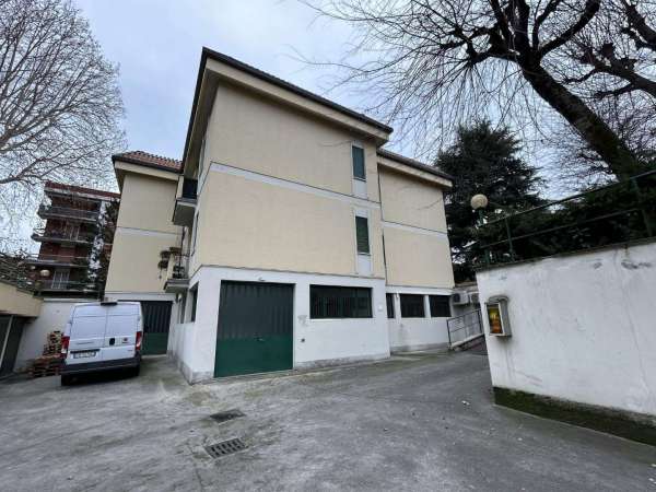 Foto Laboratorio in Vendita a Brugherio Via Montello,  14