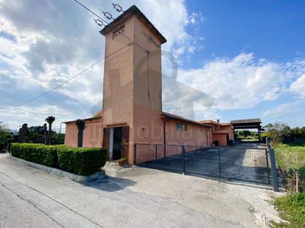 Foto Laboratorio in vendita a Santarcangelo di Romagna