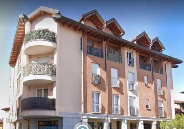 Foto Lesmo (MB) Centro, Bilocale con Servizio, Terrazzino, Cantina e Posto Auto Coperto.