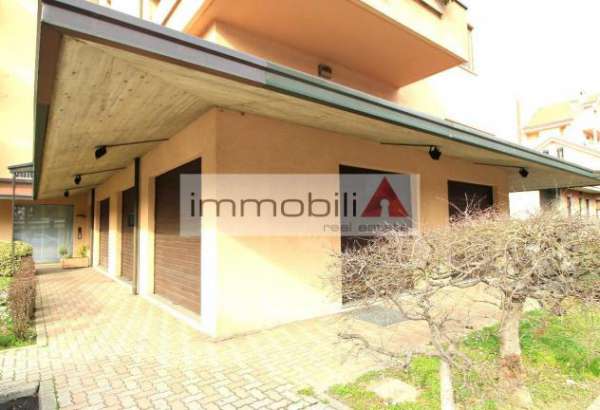 Foto Lissone - Ampio negozio di 150mq con 150 mq di deposito e 40mq di cantina