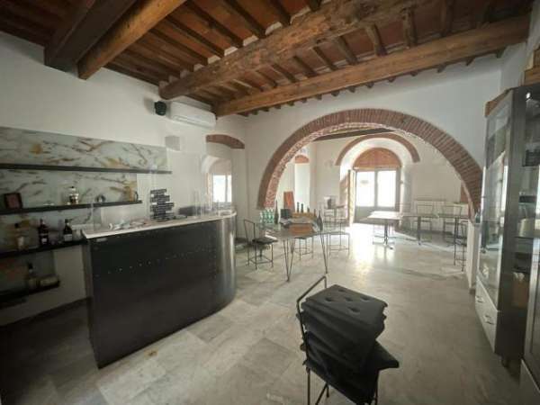 Foto Locale comm.le/Fondo in vendita a Carrara 120 mq  Rif: 1135411