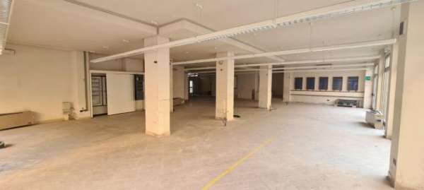 Foto Locale comm.le/Fondo in vendita a Carrara 450 mq  Rif: 1273021
