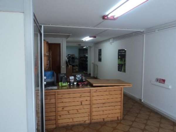 Foto Locale comm.le/Fondo in vendita a Empoli 230 mq  Rif: 1011296