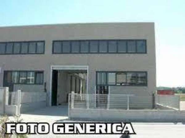 Foto Locale comm.le/Fondo in vendita a La Fontina - San Giuliano Terme 900 mq  Rif: 1148827