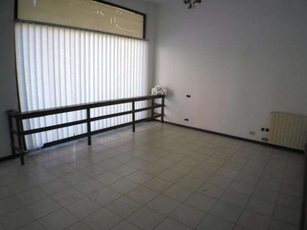 Foto Locale comm.le/Fondo in vendita a Marina di Carrara - Carrara 45 mq  Rif: 1048955