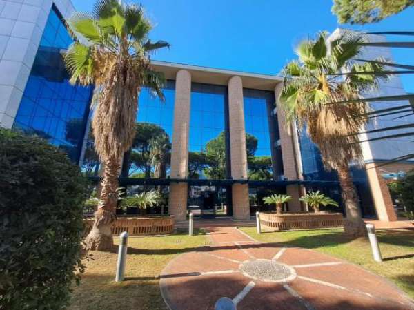 Foto Locale comm.le/Fondo in vendita a Marina di Massa - Massa 110 mq  Rif: 1201790