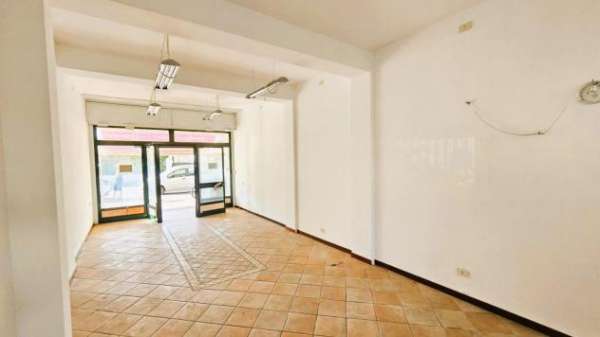 Foto Locale comm.le/Fondo in vendita a Marina di Massa - Massa 51 mq  Rif: 1327747