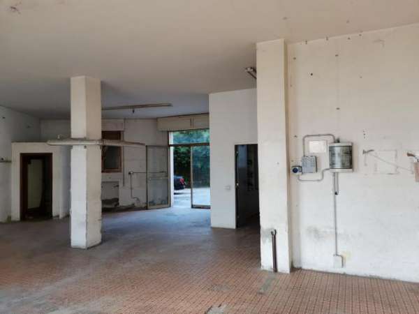 Foto Locale comm.le/Fondo in vendita a Poggibonsi 100 mq  Rif: 1294752