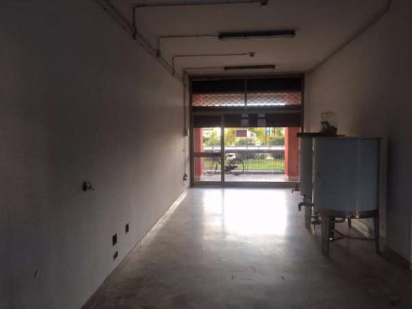 Foto Locale comm.le/Fondo in vendita a Pontedera 66 mq  Rif: 605125