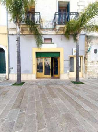 Foto Locale Commerciale - Maruggio . Rif.: Locale commerciale nel cuore di Maruggio, Piazza d