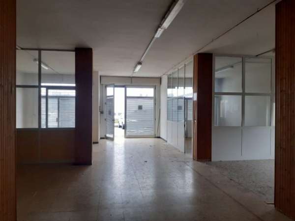 Foto Locale commerciale