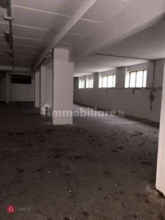 Foto Locale commerciale di 600mq in Via del Casale Agostinelli 149 a Roma