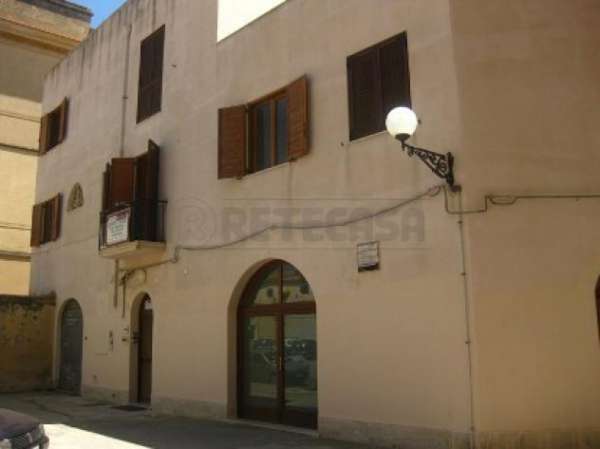 Foto Locale commerciale in affitto a Mazara del Vallo