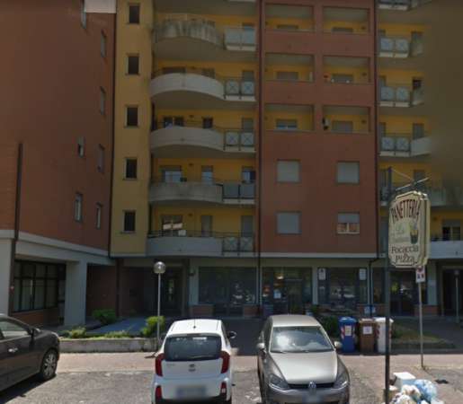 Foto Locale commerciale in vendita a Aulla