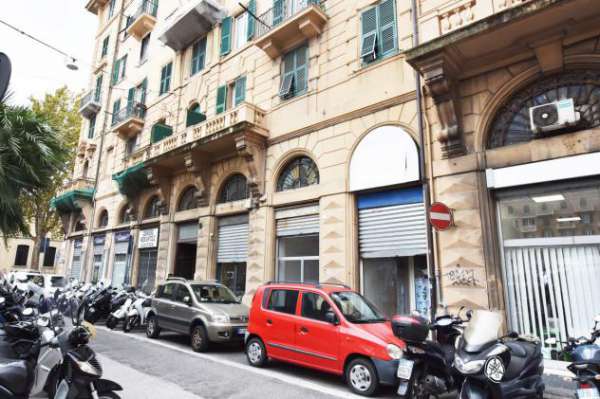 Foto Locale commerciale in vendita a Genova