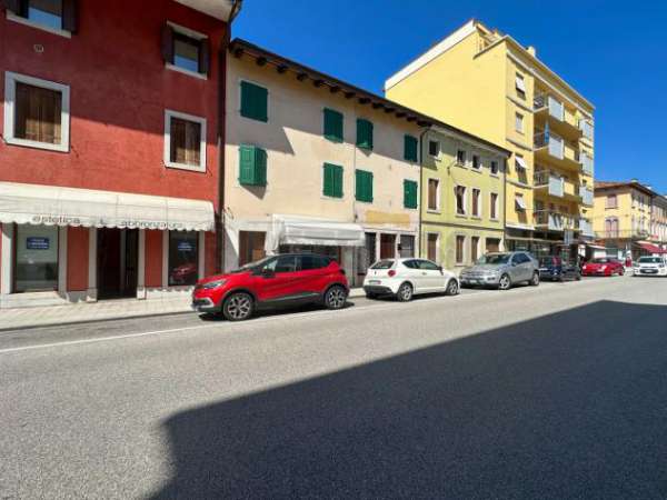 Foto Locale commerciale in vendita a Palmanova