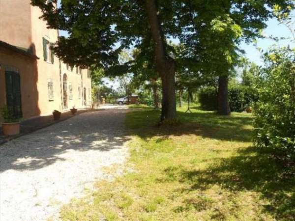 Foto Locale commerciale in vendita a Santarcangelo Di Romagna - 15 locali 550mq