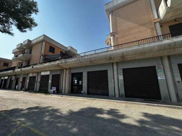 Foto Locale commerciale in Vendita in zona VASTO MARINA