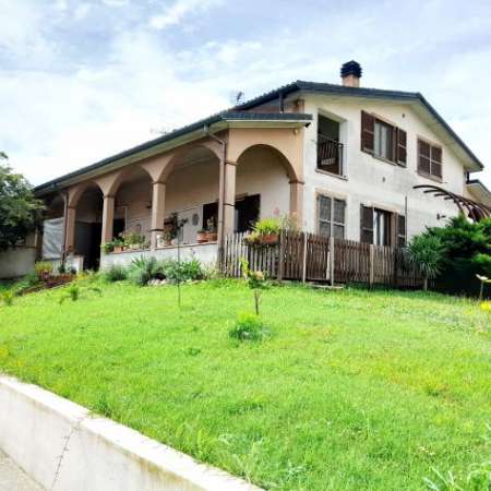 Foto Lodi vicinanze enorme villa per 2 famiglie