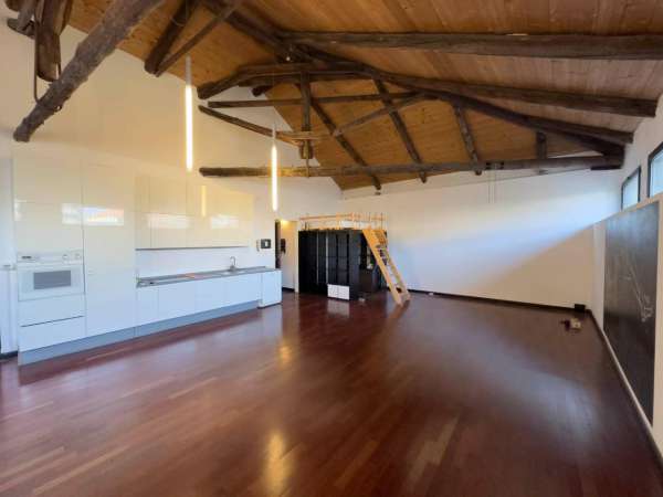 Foto Loft in vendita a Torino
