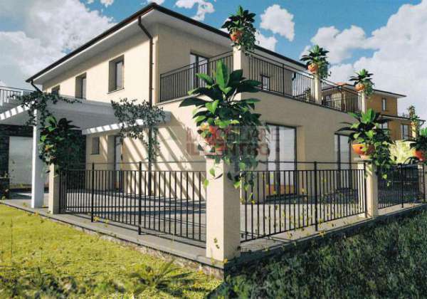 Foto Lotto di terreno edificabile per costruzione di villa bifamigliare
