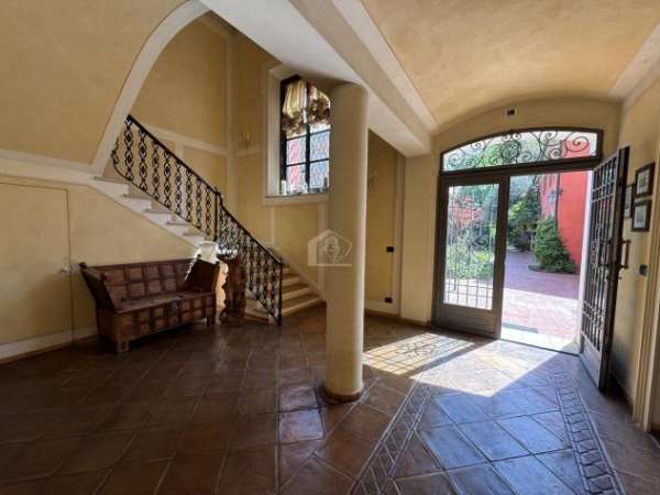 Foto Luzzara vendesi casa indipendente 10 vani 350 Mq
