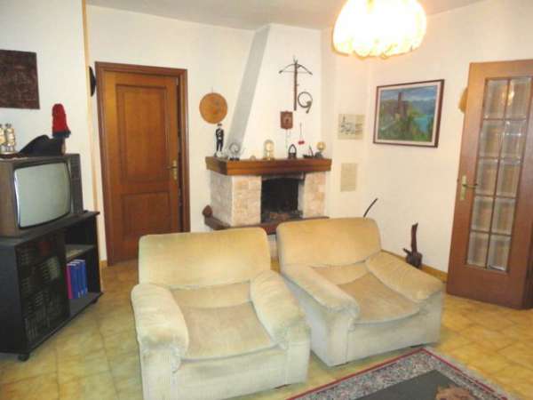 Foto M 509- IN ESCLUSIVA- Ampio 5 vani + 2 servizi, zona residenziale ricercata!!!!