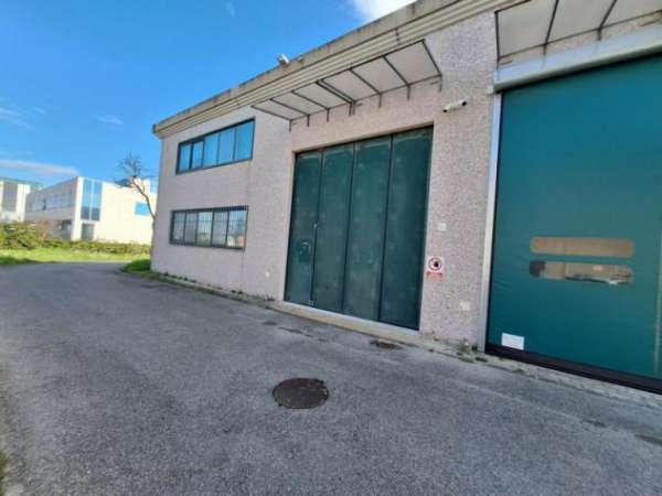 Foto Magazzino a Pisa - Rif. 26084