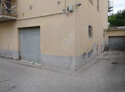 Foto Magazzino in Vendita, 1 Locale, 89 mq, Falconara Marittima