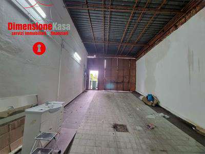Foto Magazzino in Vendita, 3 Locali, 308 mq, Nola