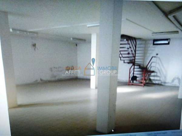 Foto Magazzino in vendita a Carrara