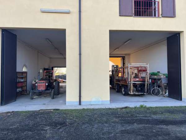 Foto Magazzino in vendita a Crevalcore