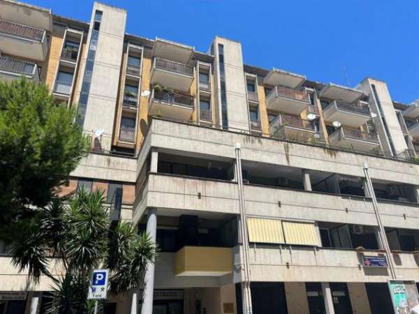 Foto MODUGNO(BA), OTTIMO UFFICIO CON POSTO AUTO