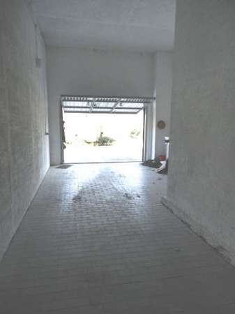 Foto MULAZZO-Ampio garage, soppalcabile-