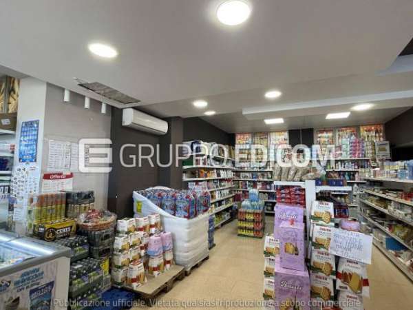 Foto Negozi, botteghe di 287 mq  in vendita a Lecce - Rif. 4496461