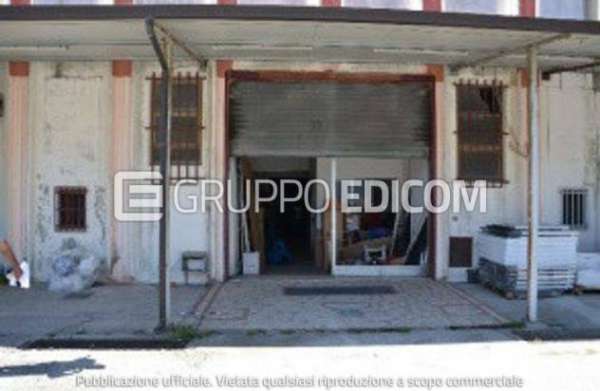 Foto Negozi, botteghe di 315 mq  in vendita a Catanzaro - Rif. 4503975