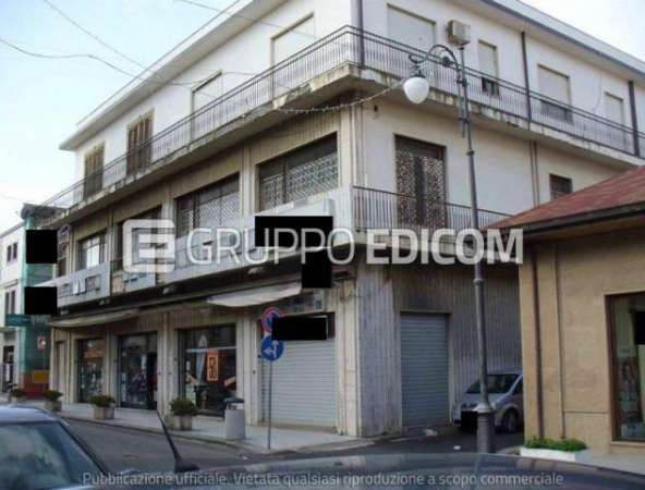 Foto Negozi, botteghe di 734 mq  in vendita a Locri - Rif. 4506847