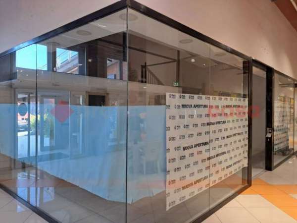 Foto Negozio - Villa San Giovanni . Rif.: Cod. rif 3237857VCG
